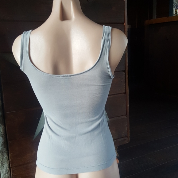 Solid color tank - Picture 2 of 2